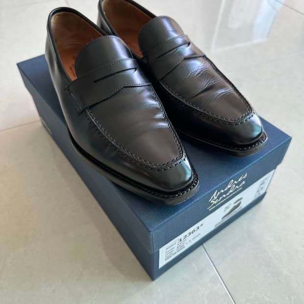 안드레스샌드라 12363 39사이즈 팝니다.   