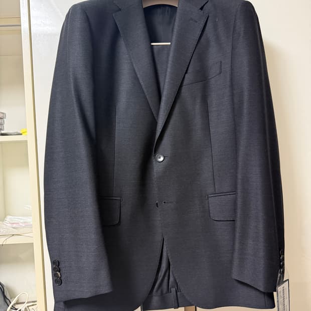 (새상품) 마에스트로 레다 원단 차콜 수트 48R/ 76 (97/30)