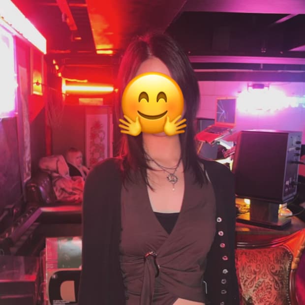 갈색 홀터넥 나시