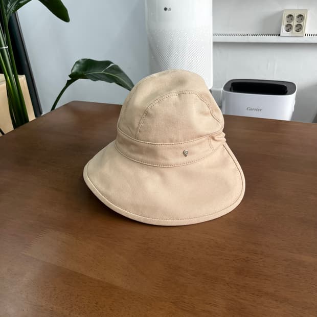 헬렌카민스키 버킷햇