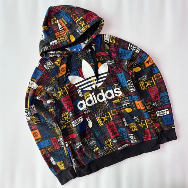 아디다스 오리지널스 아카이브 라벨 올오버 프린트 후드티