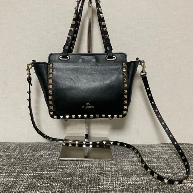 발렌티노 락스터드 블랙 미니 토트백 정품