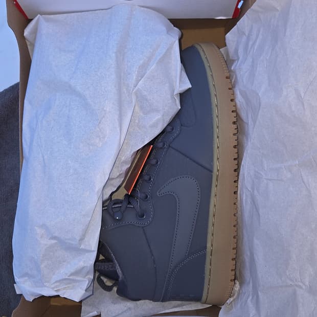 [정품] Nike Court Borough Mid Winter 270