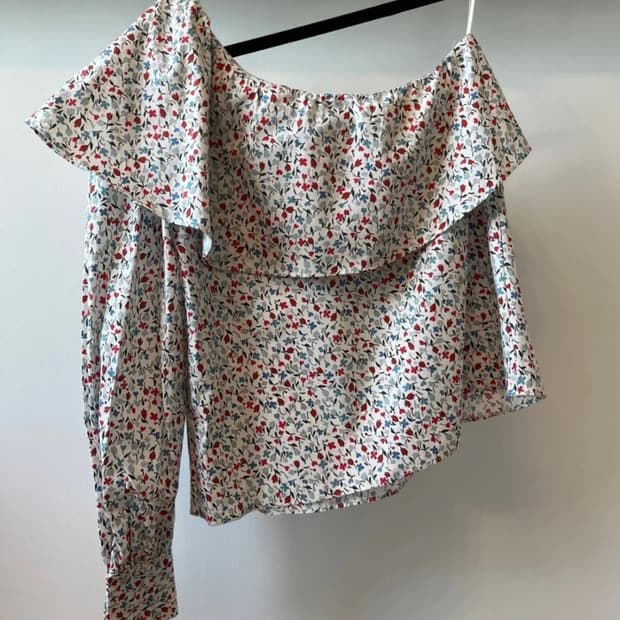 Zara 원숄더 블라우스
