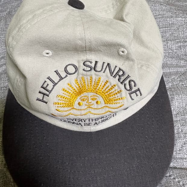 헬로선라이즈 모자