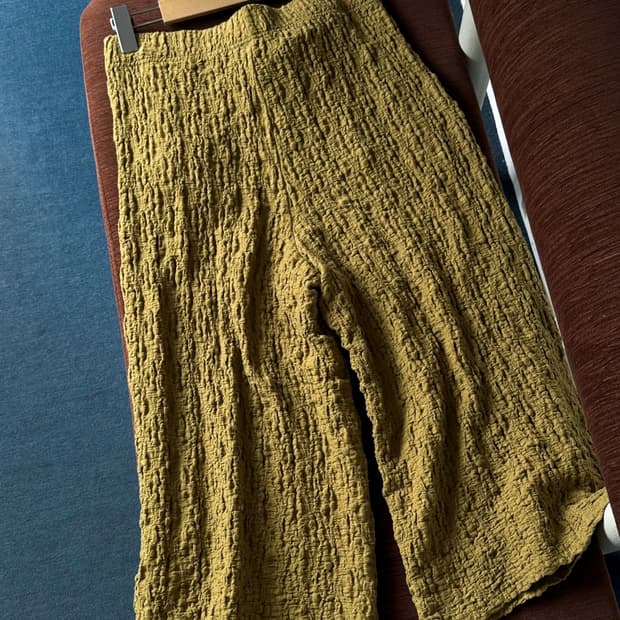 Volume fabric stretched banded 3/4 pants