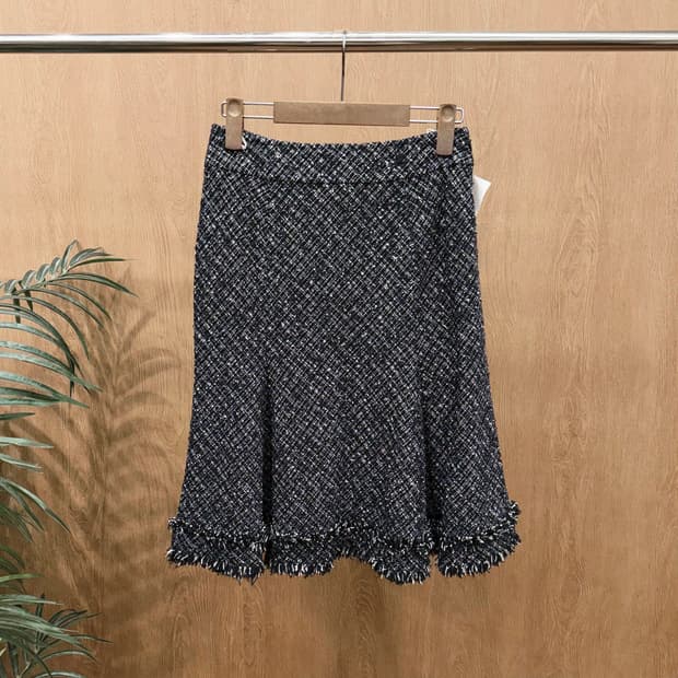 꾸레쥬 트위드 미디 스커트 밑단 프린지 디테일 플레어핏 블랙