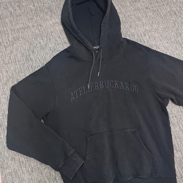 버카루(BUCKAROO) 아뜰리에 자수 후드티