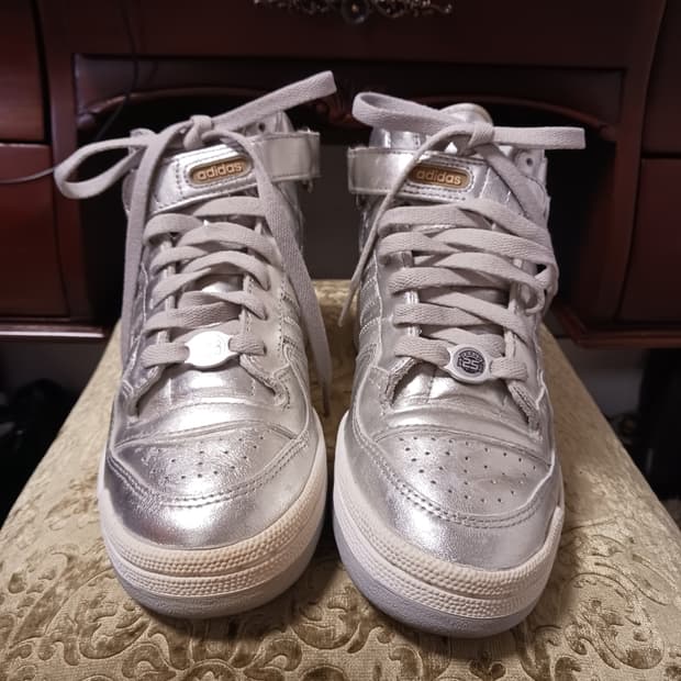 아디다스 포럼미드 25주년 실버스니커즈