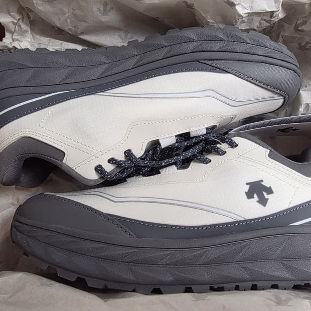 데상트 트레이닝 운동화 240