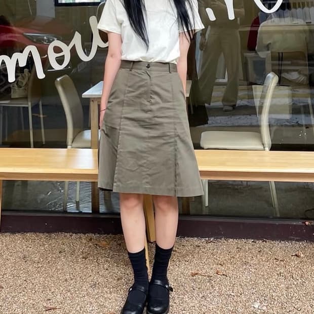 카키 미디스커트