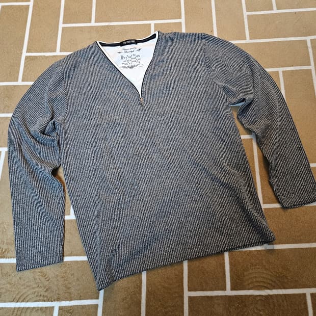 LUSH HOUR in Japan 브이넥 레이어드 지 집업 긴팔티셔츠