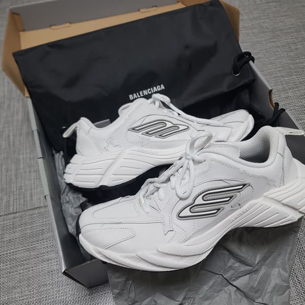 발렌시아가 먼데이스니커즈 화이트 40 새상품