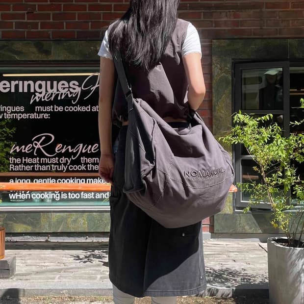 노매뉴얼 더플 백