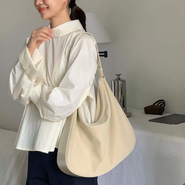 유에르 크림 스웨이드 호보백