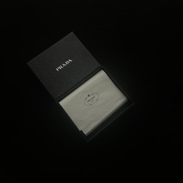 프라다 카드지갑 새상품 