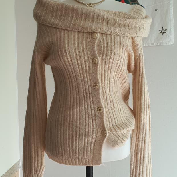 [빈티지] 오프숄더 니트 셔츠 베이지