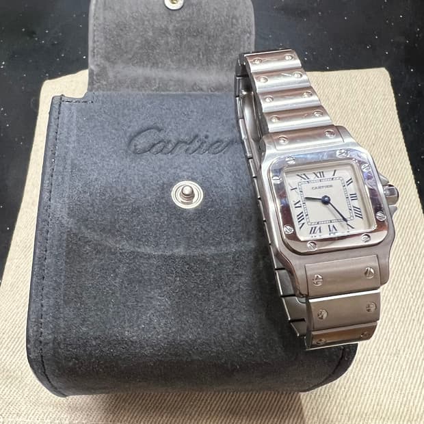 정품 까르띠에 산토스갈베 스틸스몰 블루 인덱스쿼츠)가격고정