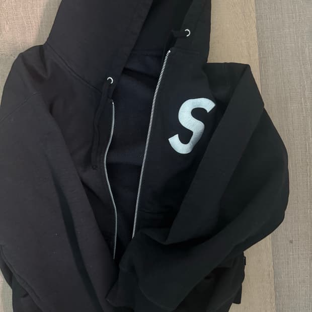 슈프림 s로고 후드집업 사이즈 s