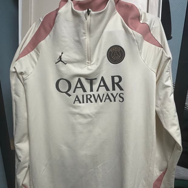 조던 x 파리 생제르맹 드라이핏 스트라이크 써드 사커 드릴 탑 페일 아이
