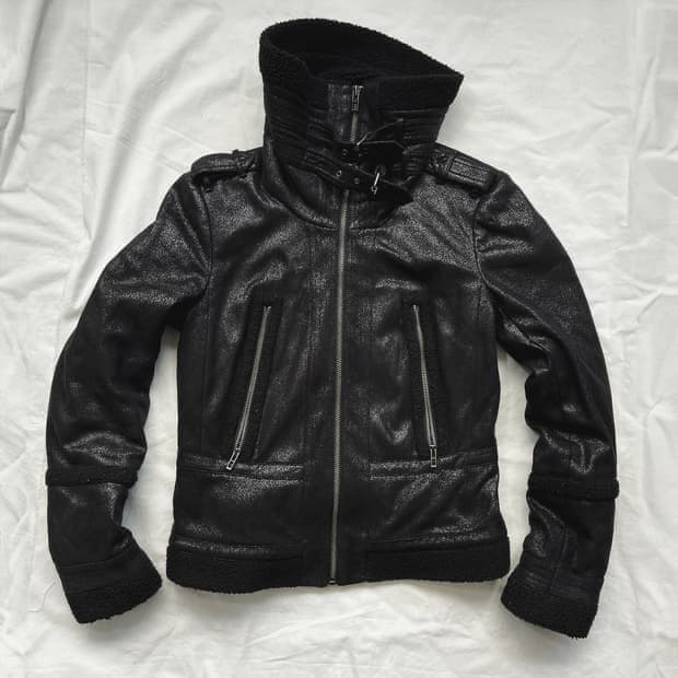 아르마니 익스체인지 자켓 무스탕 구합니다ㅜㅜ