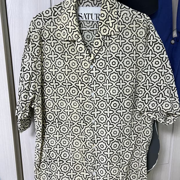 세터 무늬 반팔 셔츠