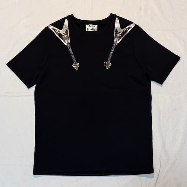 아크네 스튜디오 기타 프린팅 반팔 티셔츠 블랙