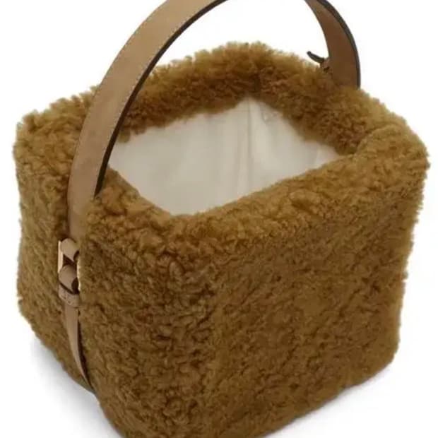 자크뮈스 탠 라 몽타뉴 숄더백 크로스백 페이크퍼백 새상품