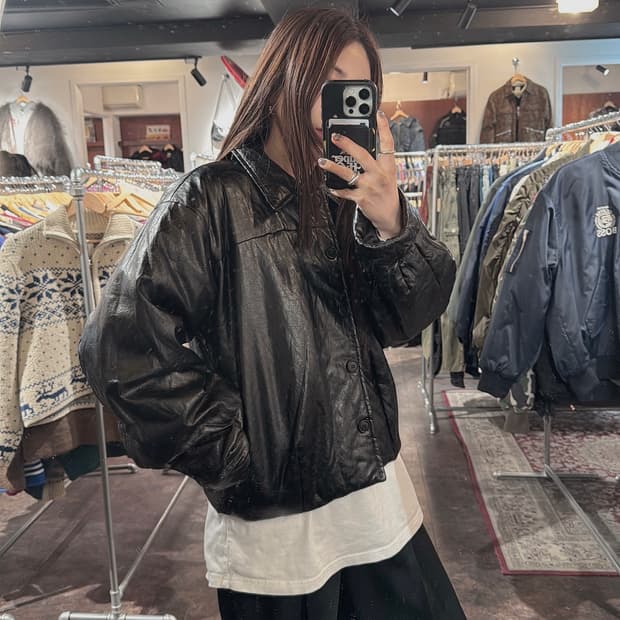 WE ARE 빈티지 크롭 크랙 블랙 레더 누빔 점퍼 자켓 F