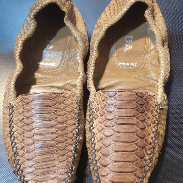 프라다(Prada)의 빈티지 파이톤 스킨(뱀피) 모카신 드라이빙 로퍼 