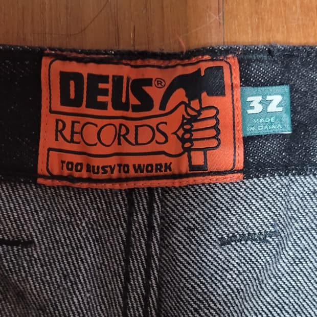 데우스 엑스 마키나 블랙 카펜터 32