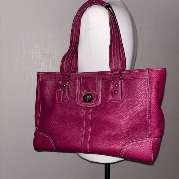 Coach pick vintage shoulder bag