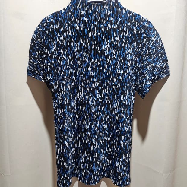 플리츠플리즈 반목 탑