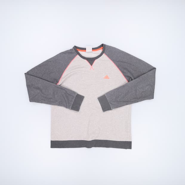 100 아디다스 에센셜베이직 맨투맨 0220H1