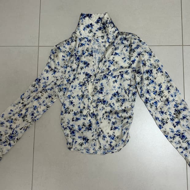 ZARA 플라워 셔링 블라우스 