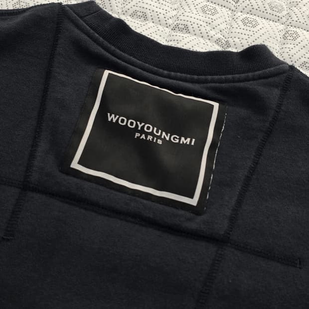 우영미 WOYOUNGMI 블랙 맨투맨 100