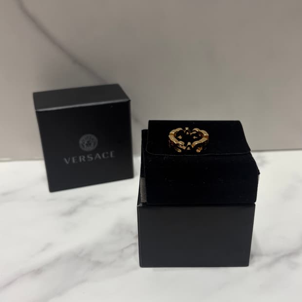 [정품] 새상품 베르사체 로고 골드 반지 (7호)