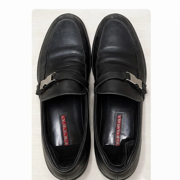 프라다 스포츠 버클 로퍼 스니커즈