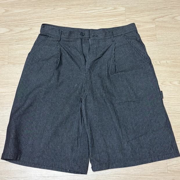 스트라이프 버뮤다 팬츠