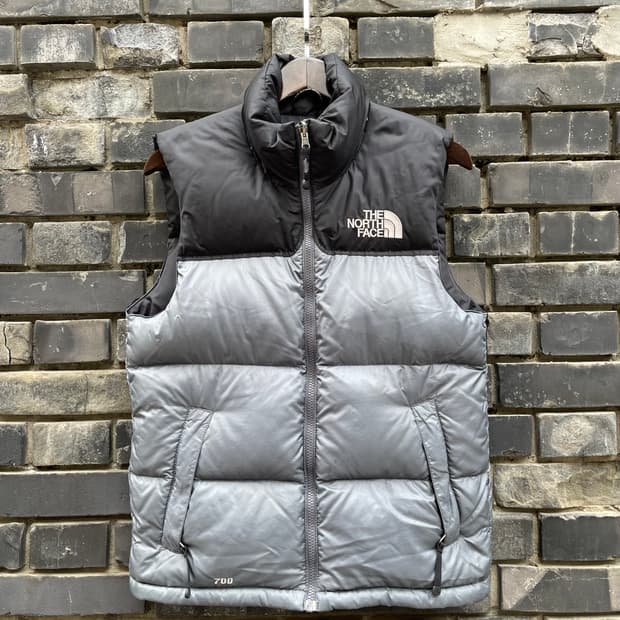 [85] 노스페이스 눕시 700 블랙/그레이 남여 패딩 조끼