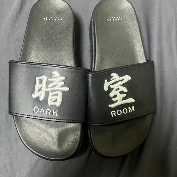 다크룸 슬리퍼 280