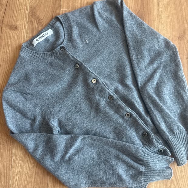 스튜디오 테이블 가디건