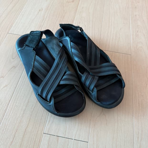 Y-3 블랙 스트랩 샌들 245-250