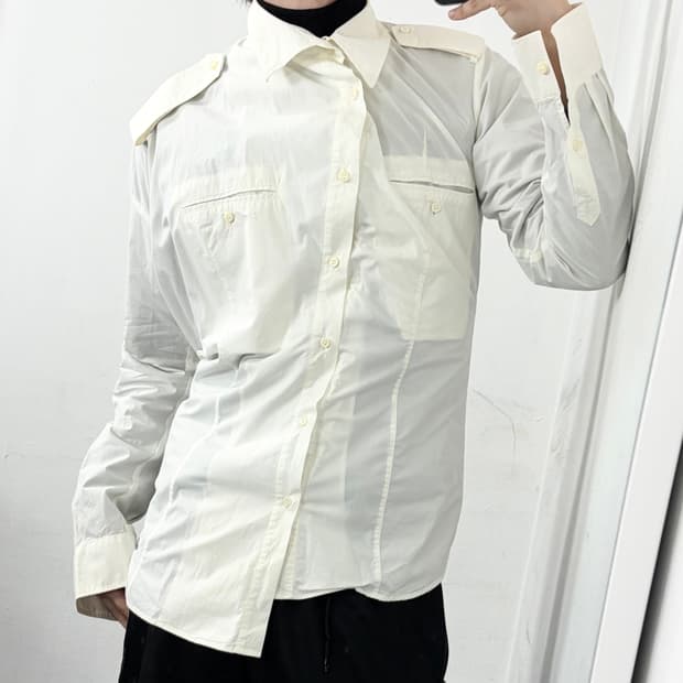 비비안웨스트우드 트위스트 커브드 셔츠