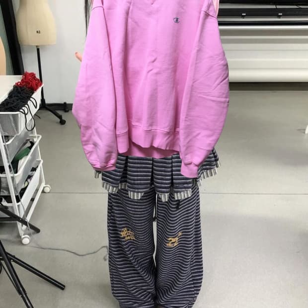 핑크 딸기우유 맨투맨 챔피온 스쿨룩 하이틴 핑크소녀 에겐녀코디 바닐라룩