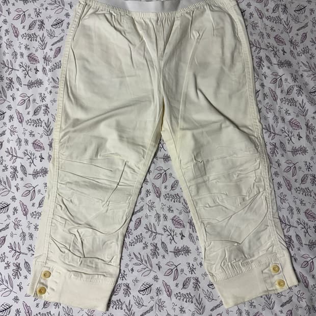 CROPPED WHITE  BUTTON PANTS