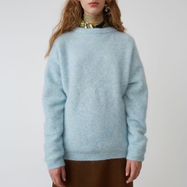 아크네스튜디오 드라마틱 모 스웨터