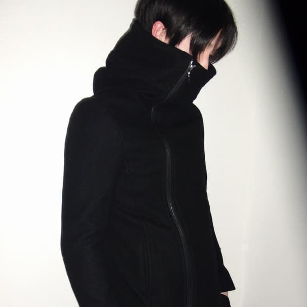 어태치먼트 비대칭 하이넥 후드 자켓