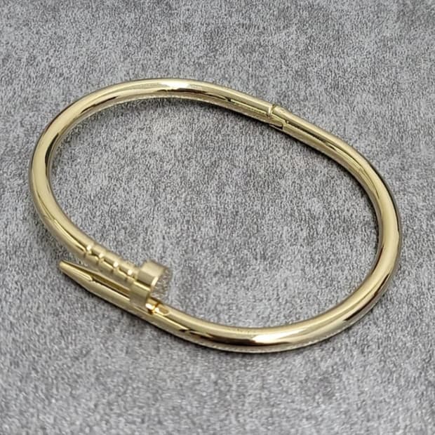 nail bangle