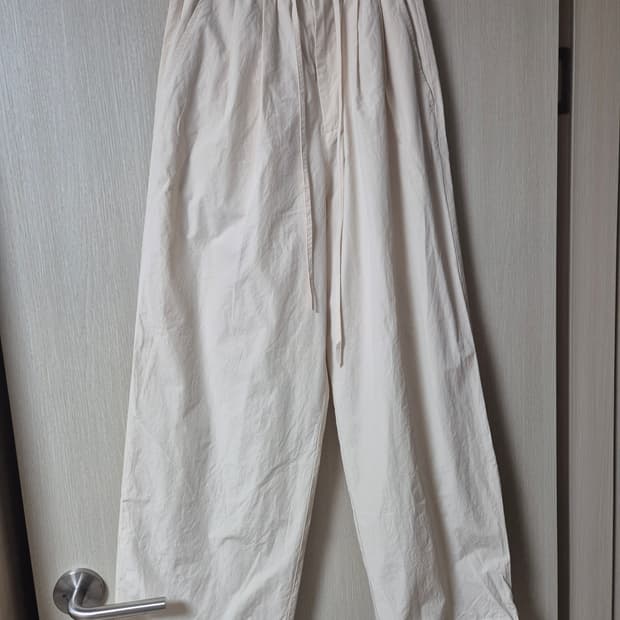 (22년) 아모멘토 투턱 와이드 드로우 스트링 팬츠